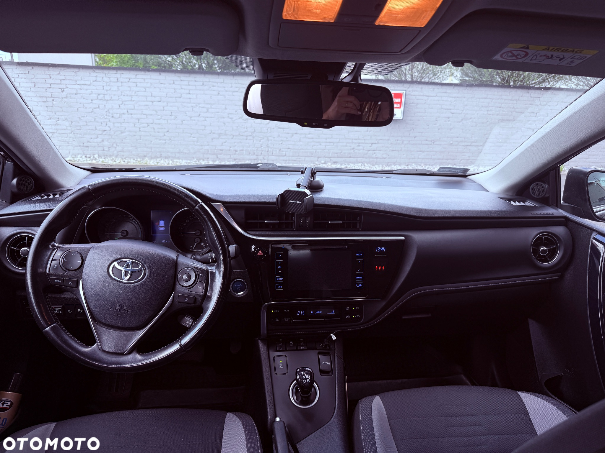 Toyota Auris Hybrid 135 Premium - 2