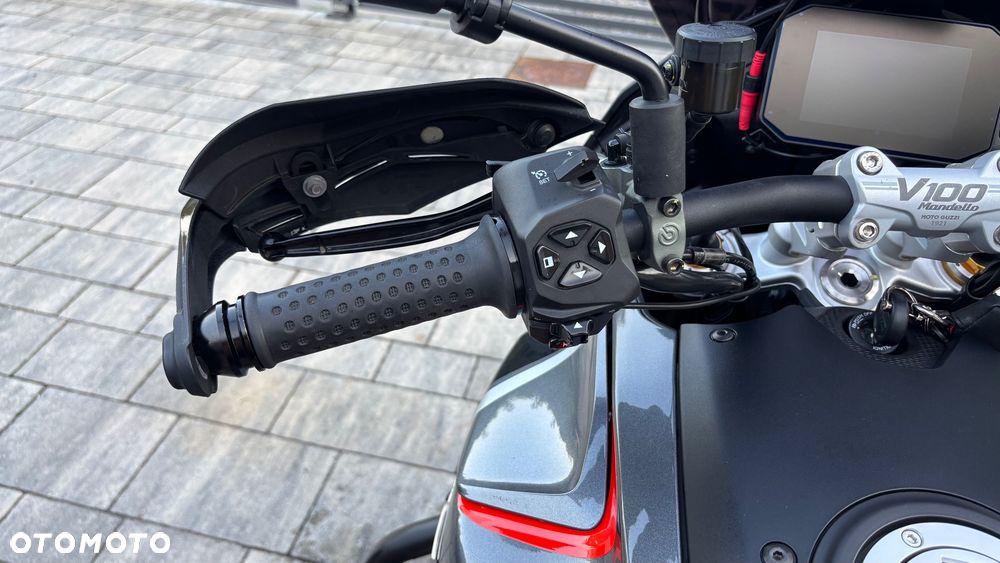 Moto Guzzi V100 Mandello - 16