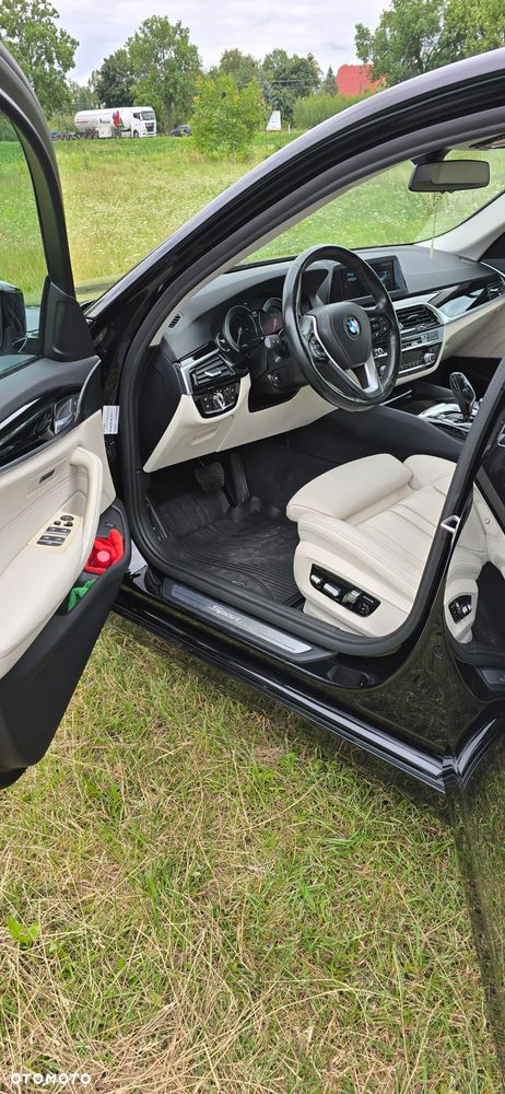 BMW Seria 5 530i GPF xDrive Sport Line sport - 13