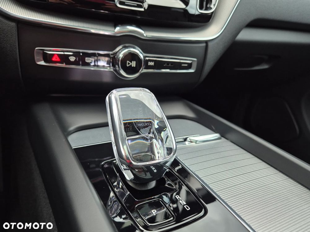 Volvo XC 60 B5 D AWD Ultimate Dark - 33