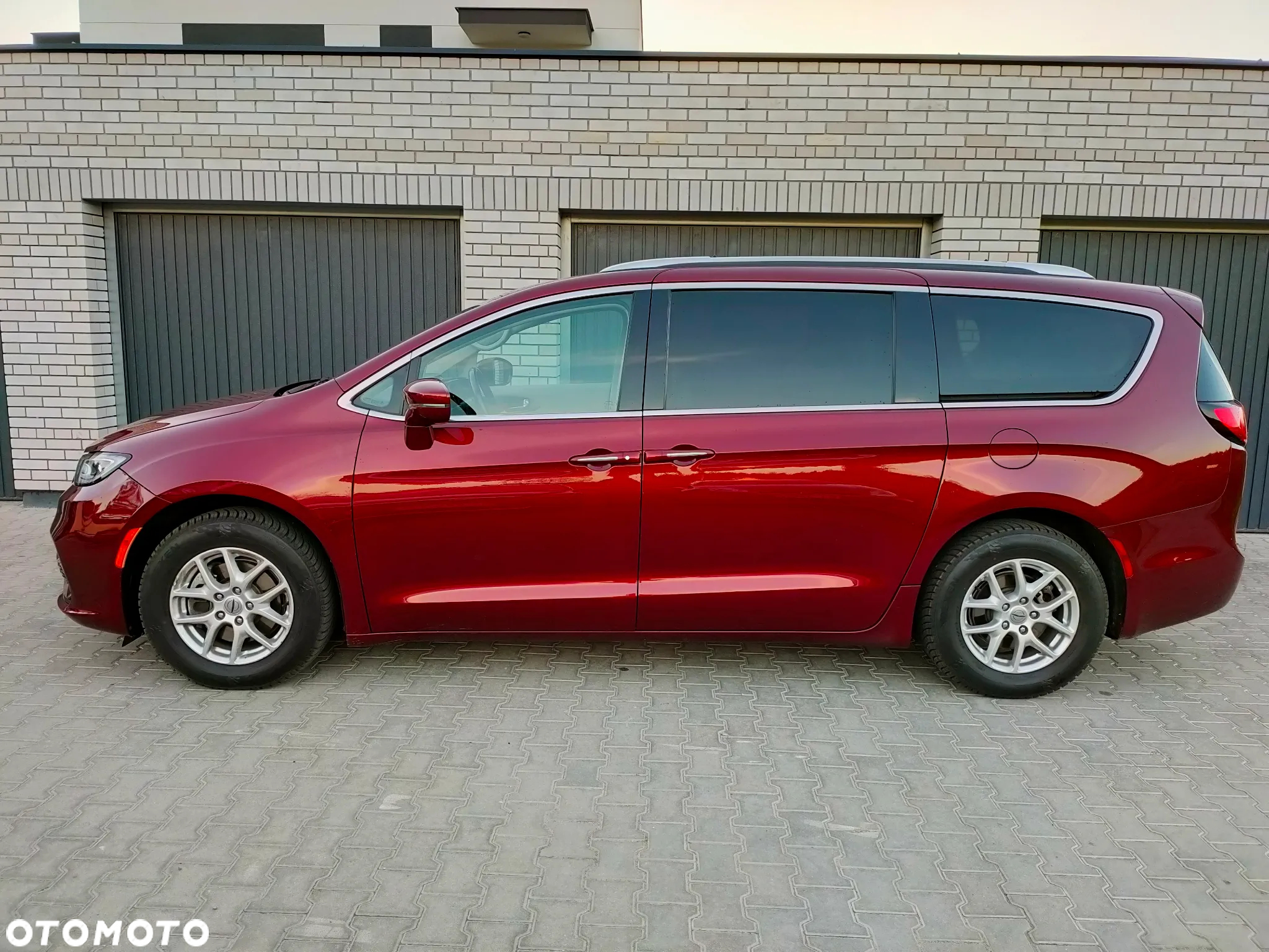 Chrysler Pacifica - 12