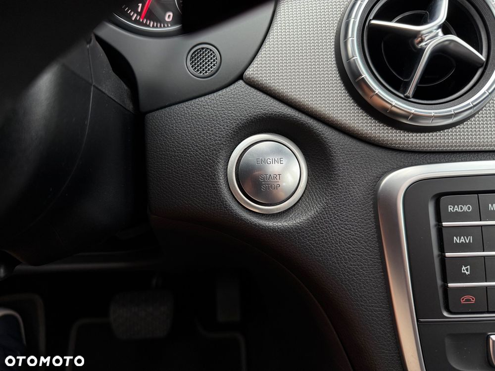 Mercedes-Benz CLA 180 7G-DCT Peak Edition - 31