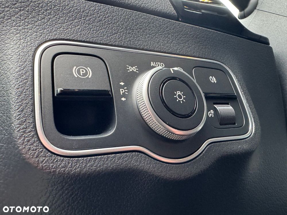 Mercedes-Benz GLA - 16