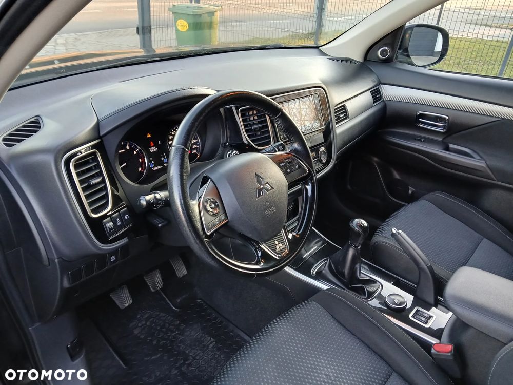 Mitsubishi Outlander 2.0 Intense 2WD - 29