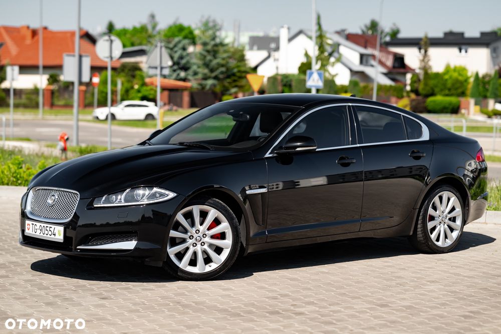 Jaguar XF 2.0 T Premium Luxury - 4