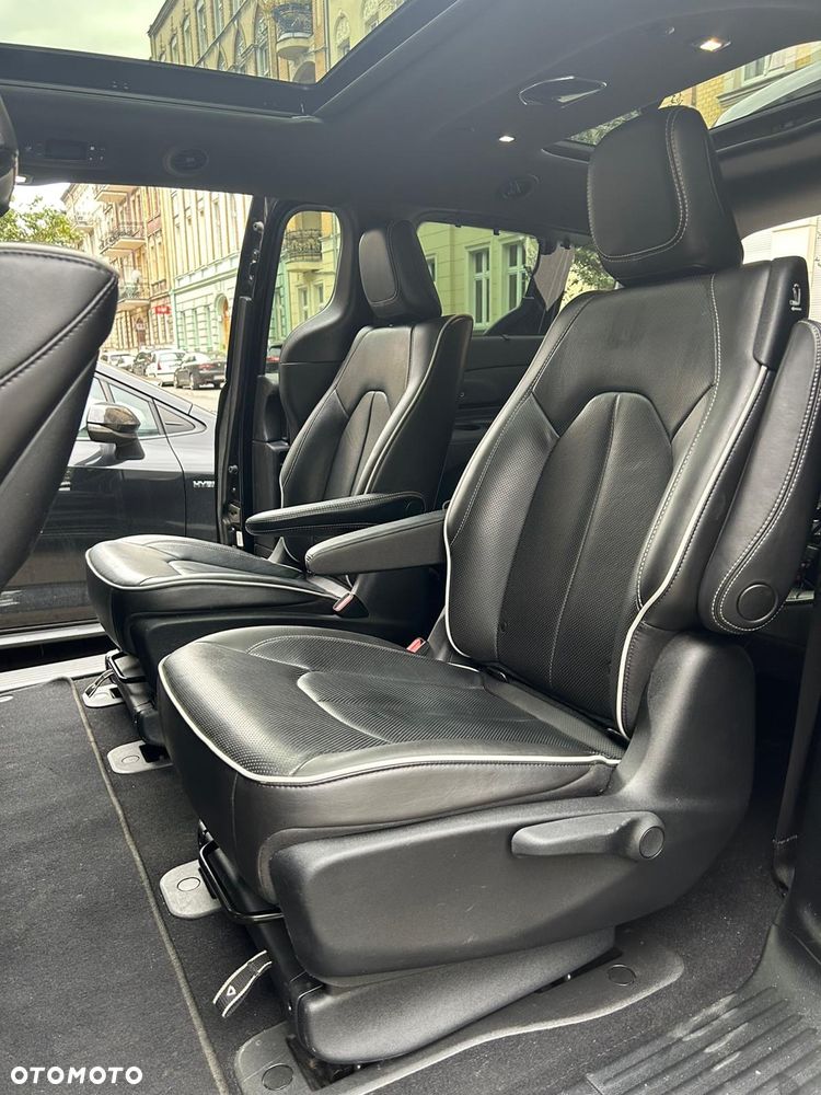 Chrysler Pacifica - 17