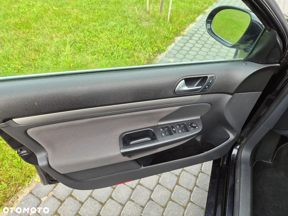 Volkswagen Golf 2.0 TDI DPF Trendline - 32