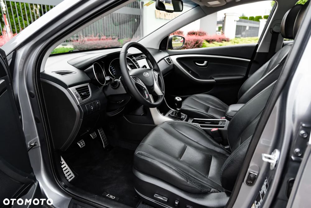 Hyundai i30 blue Kombi 1.6 GDi YES Silver - 20