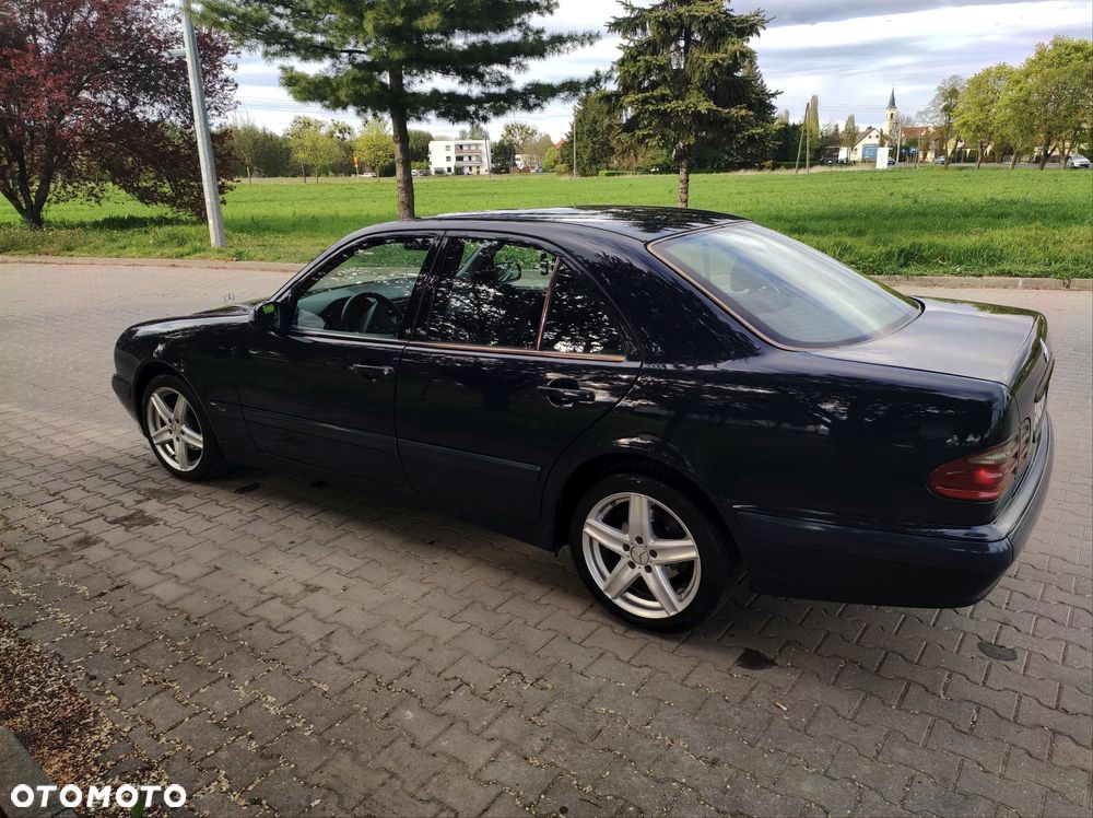 Mercedes-Benz Klasa E 200 Kompressor Classic - 4