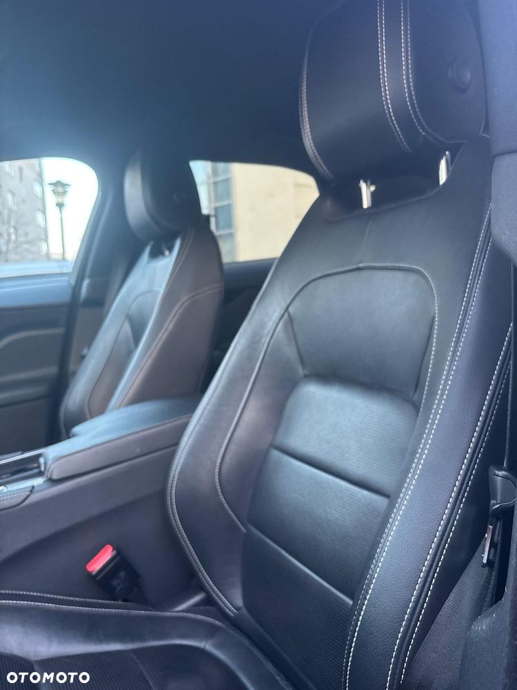 Jaguar F-Pace 2.0 i4D AWD R-Sport - 13