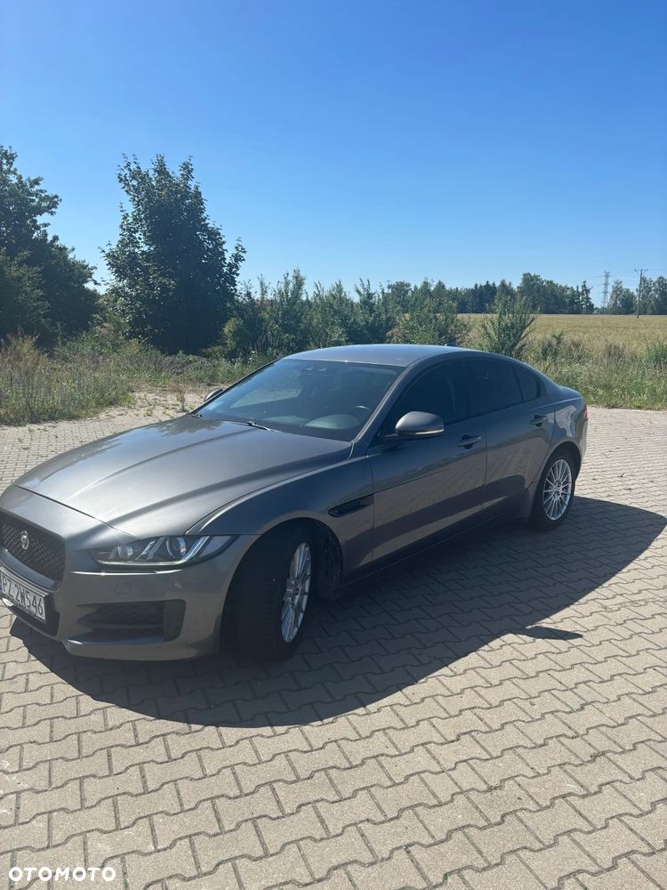 Jaguar XE 2.0 D Prestige - 3