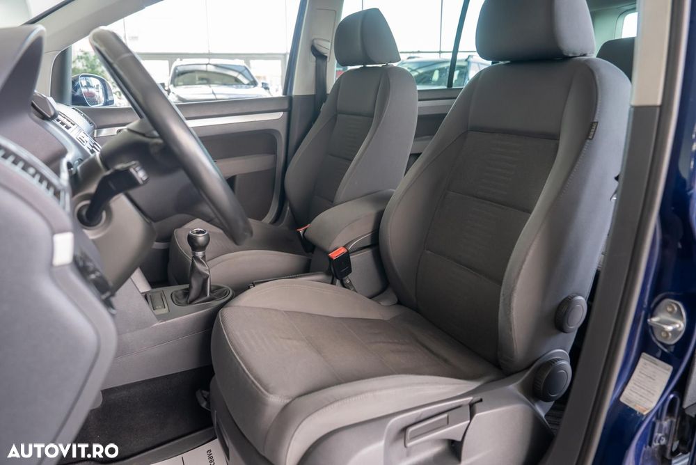 Volkswagen Touran - 20