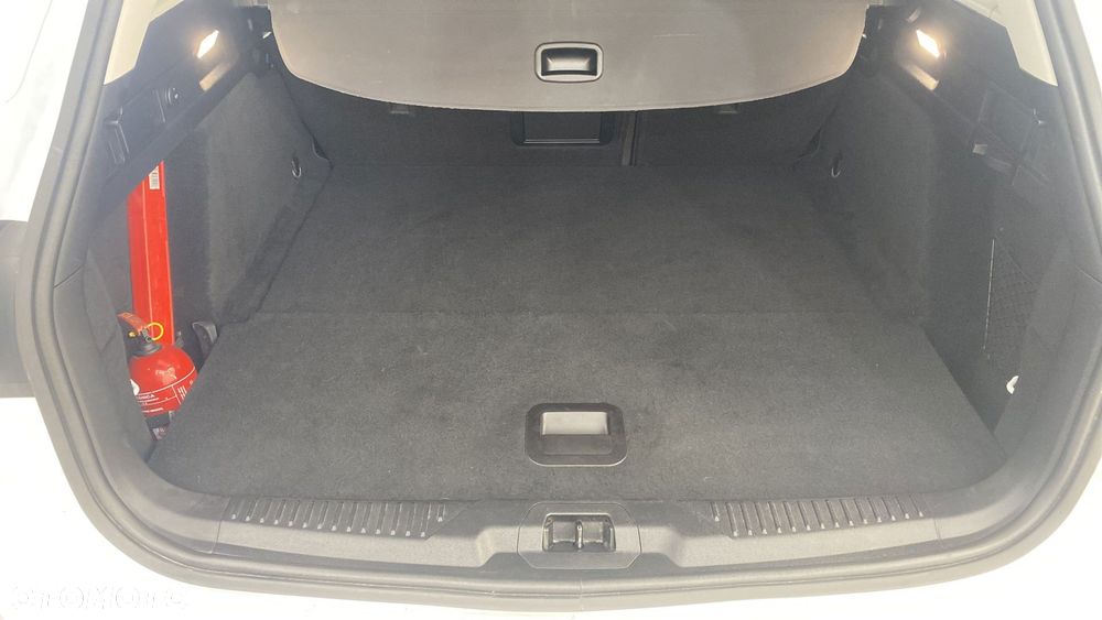 Ford Focus 1.0 EcoBoost mHEV Titanium X - 12