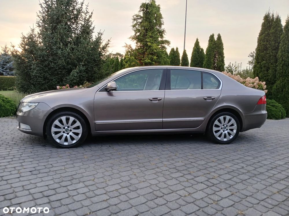Skoda Superb 2.0 TDI DSG Exclusive - 2