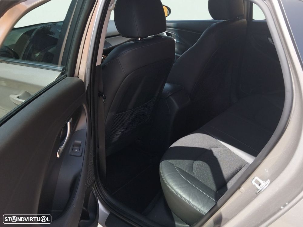 Hyundai i30 Fastback - 15