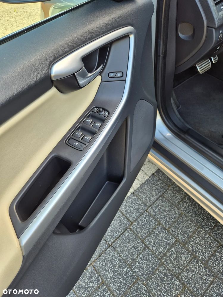 Volvo XC 60 T6 AWD R-Design - 19