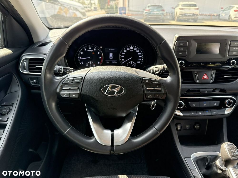 Hyundai i30 1.5 DPI Classic + - 25