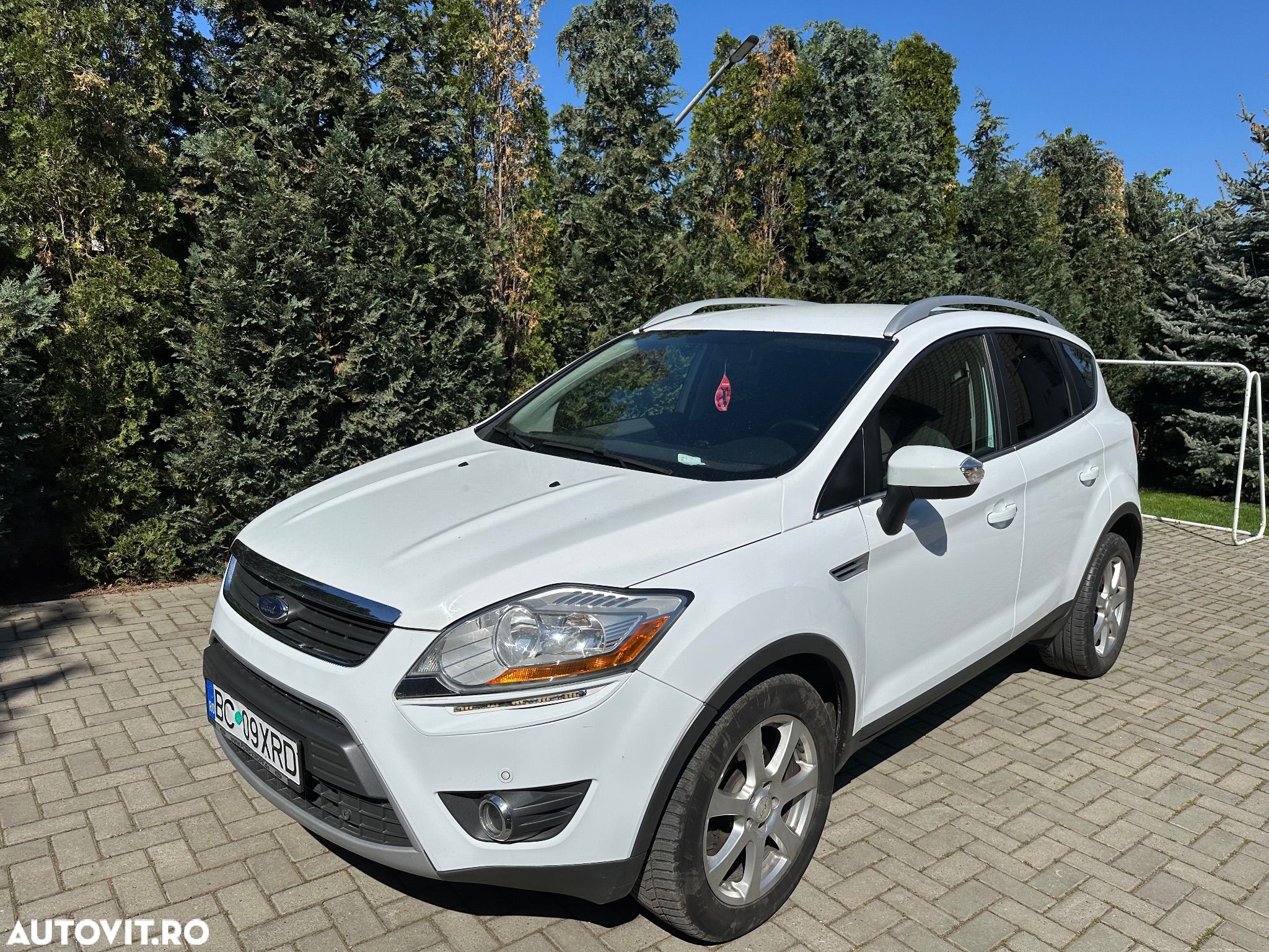 Ford Kuga 2.0 TDCi 2x4 Titanium - 1