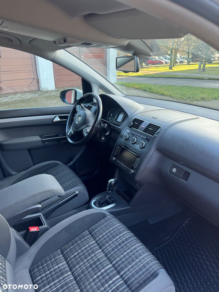 Volkswagen Touran - 18