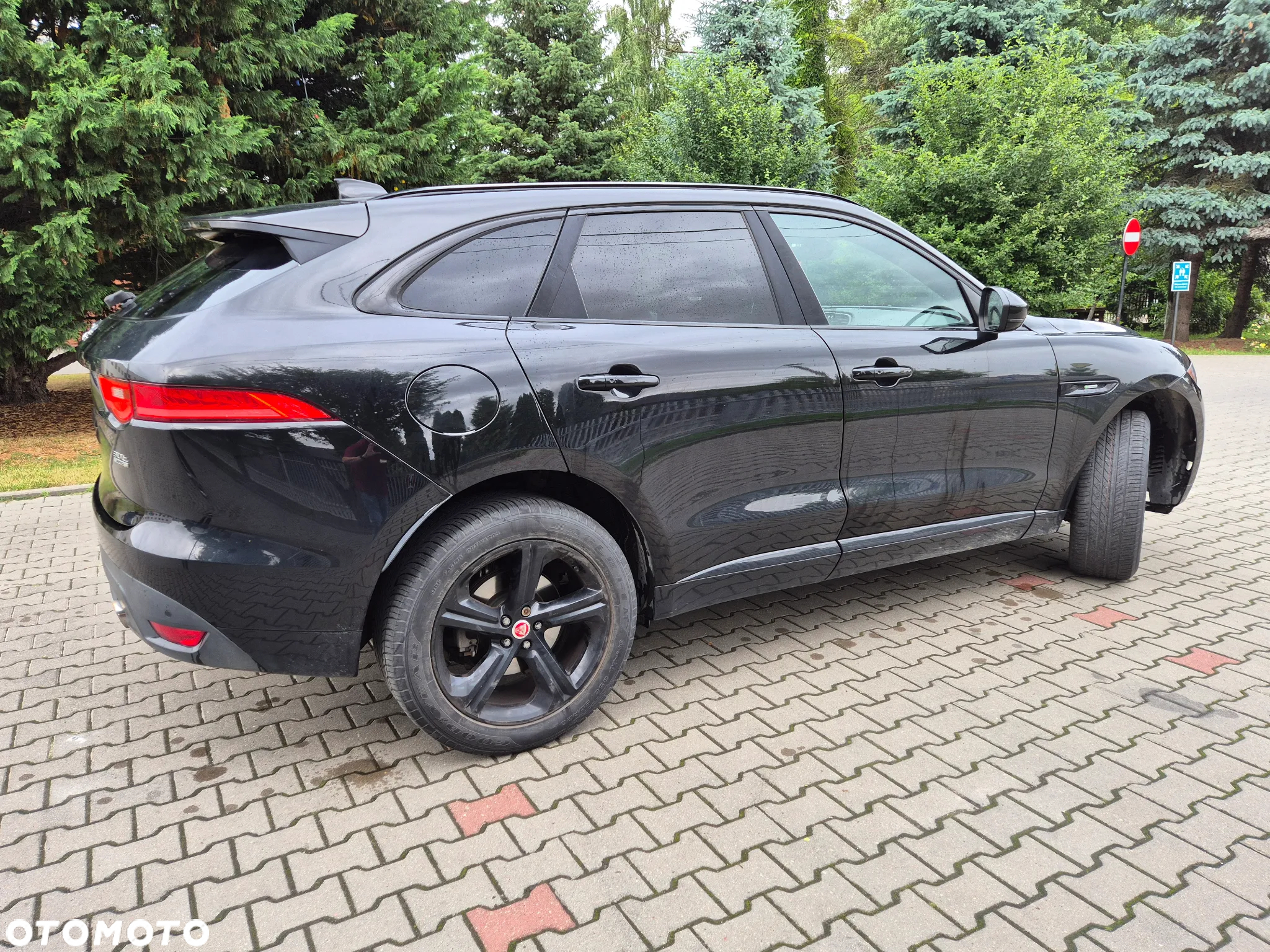 Jaguar F-Pace 25t AWD R-Sport - 2