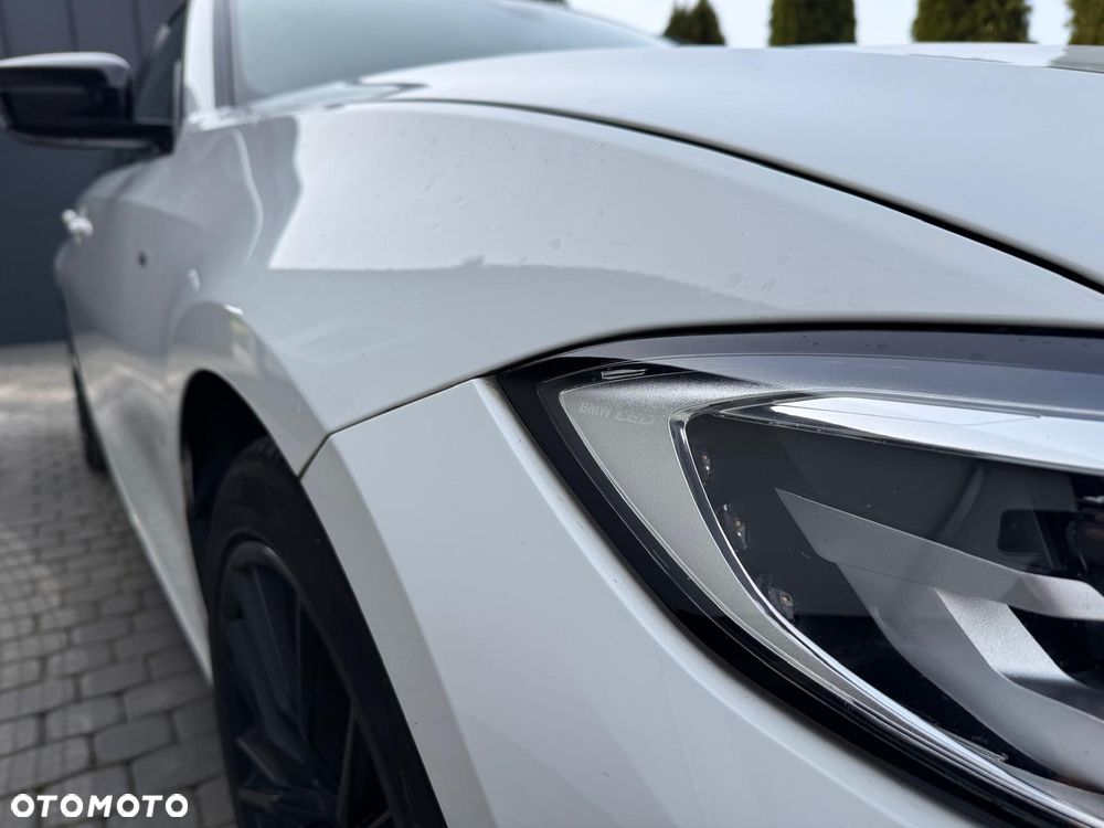 BMW Seria 3 318d M Sport - 12