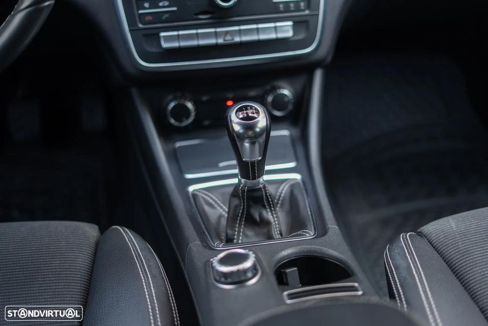 Mercedes-Benz CLA 180 d Urban - 35