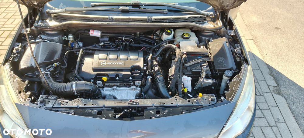 Opel Astra 1.4 T Cosmo S&S - 14