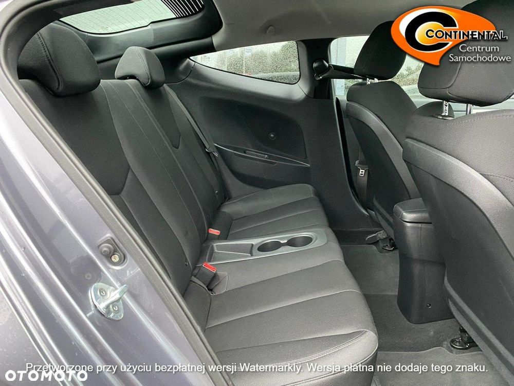 Hyundai Veloster - 8