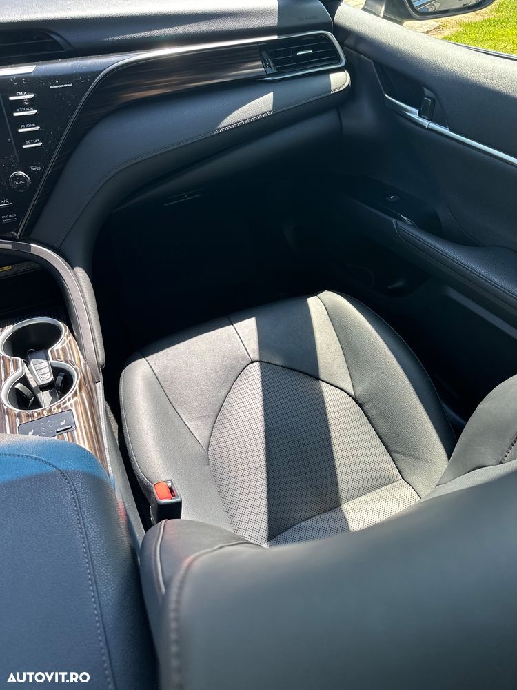Toyota Camry 2.5 Exclusive - 23