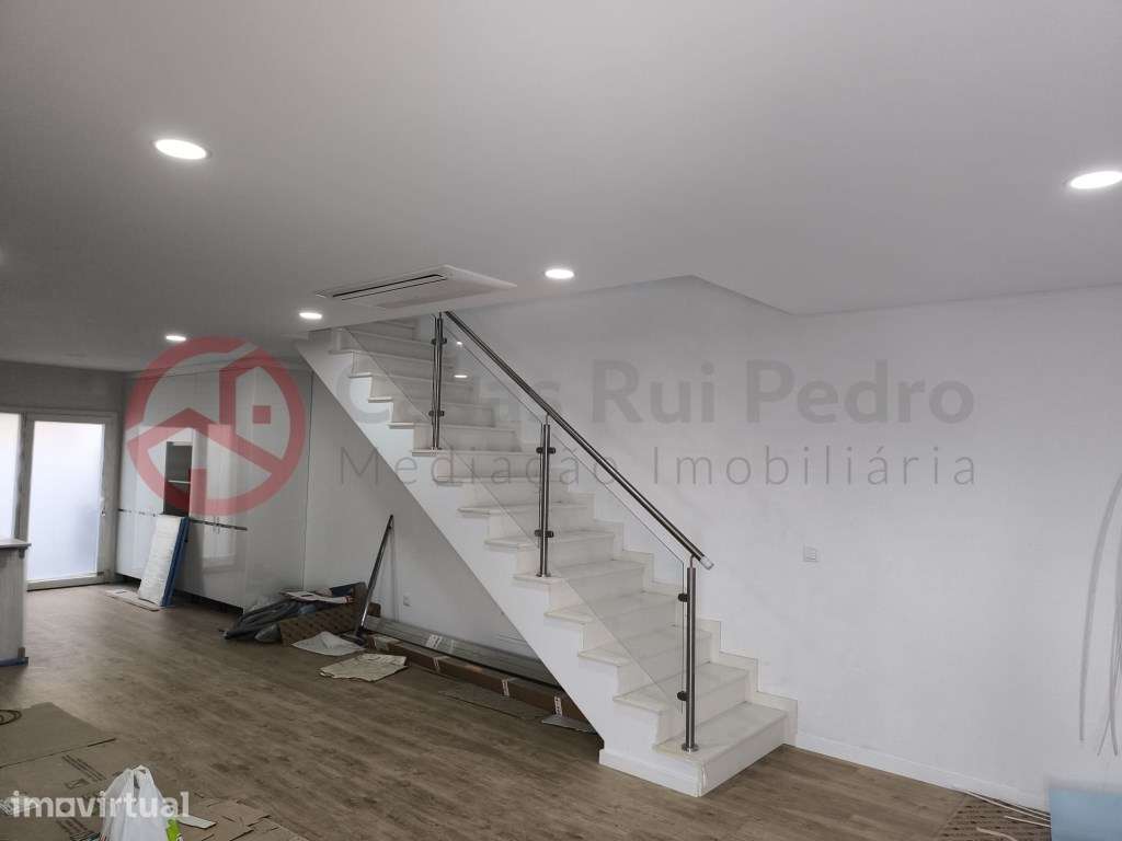Moradia Geminada T4 com Pérgula - Grande imagem: 3/33