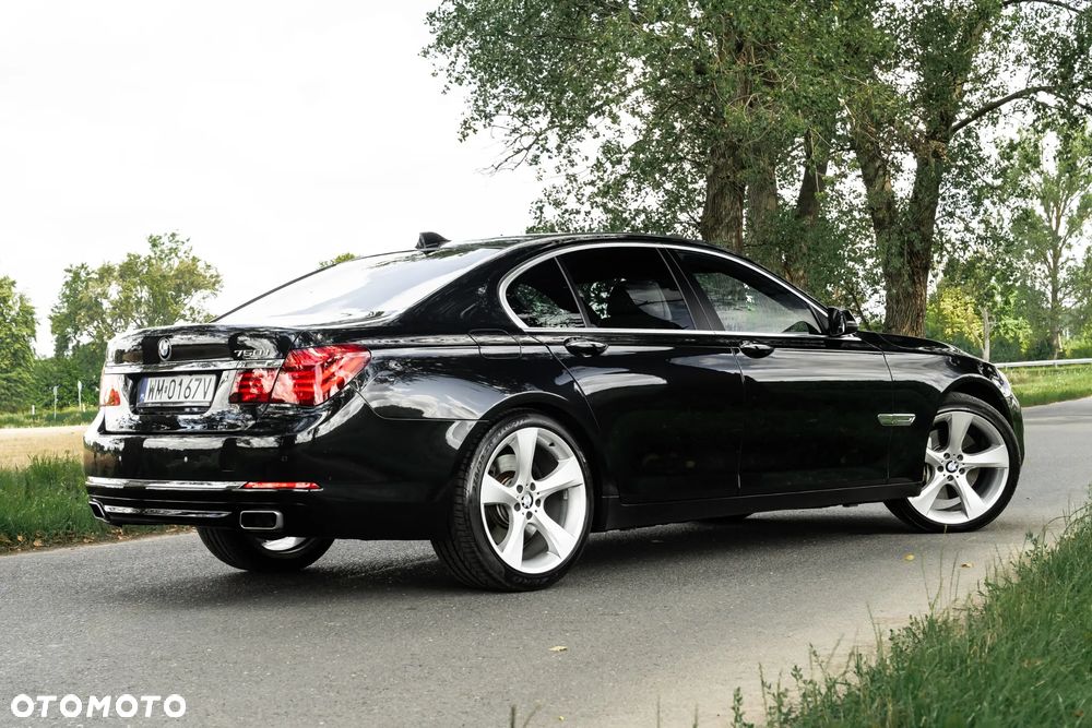 BMW Seria 7 750i xDrive - 11