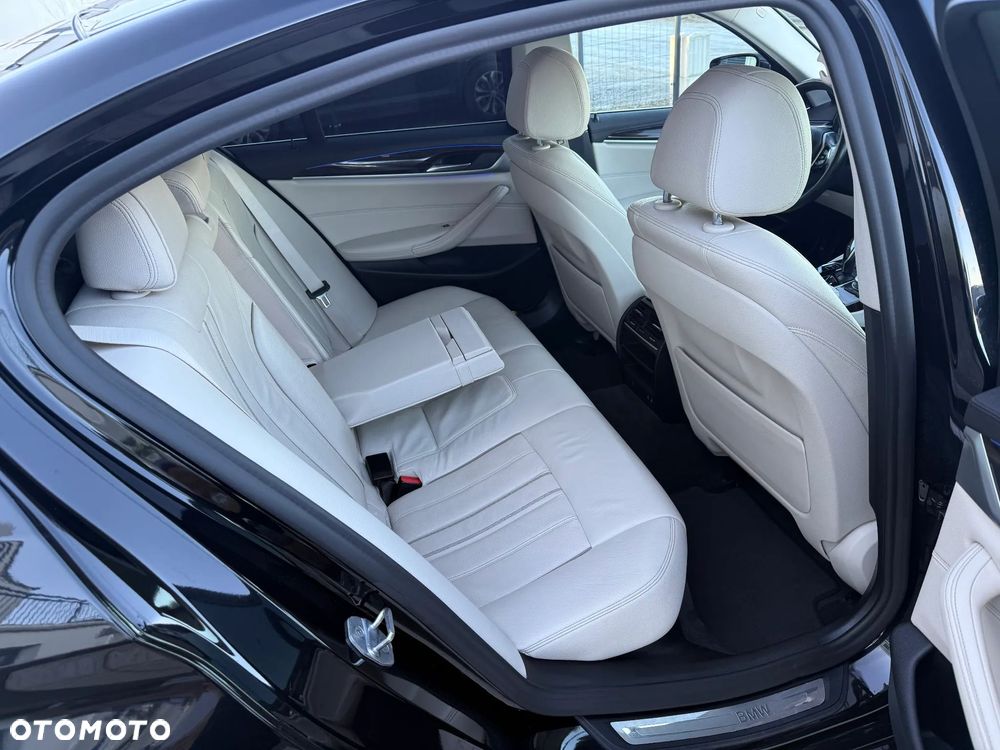 BMW Seria 5 520d xDrive Luxury Line sport - 22