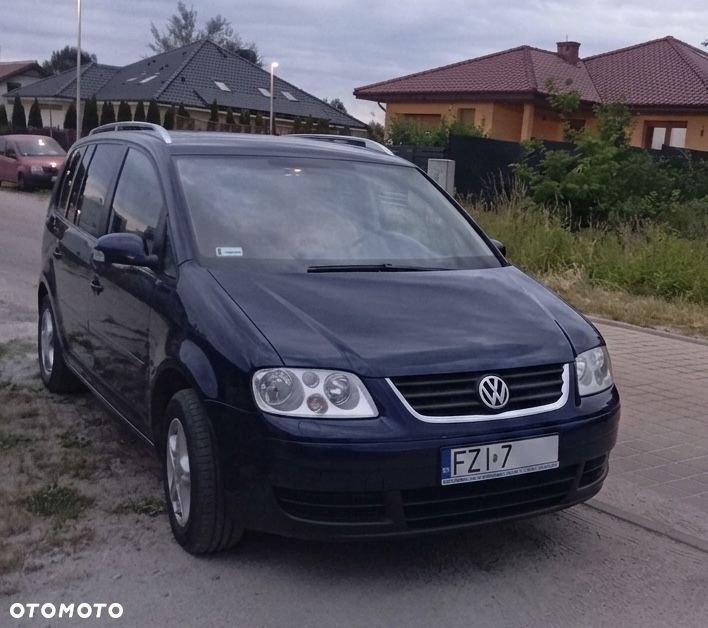 Volkswagen Touran - 1