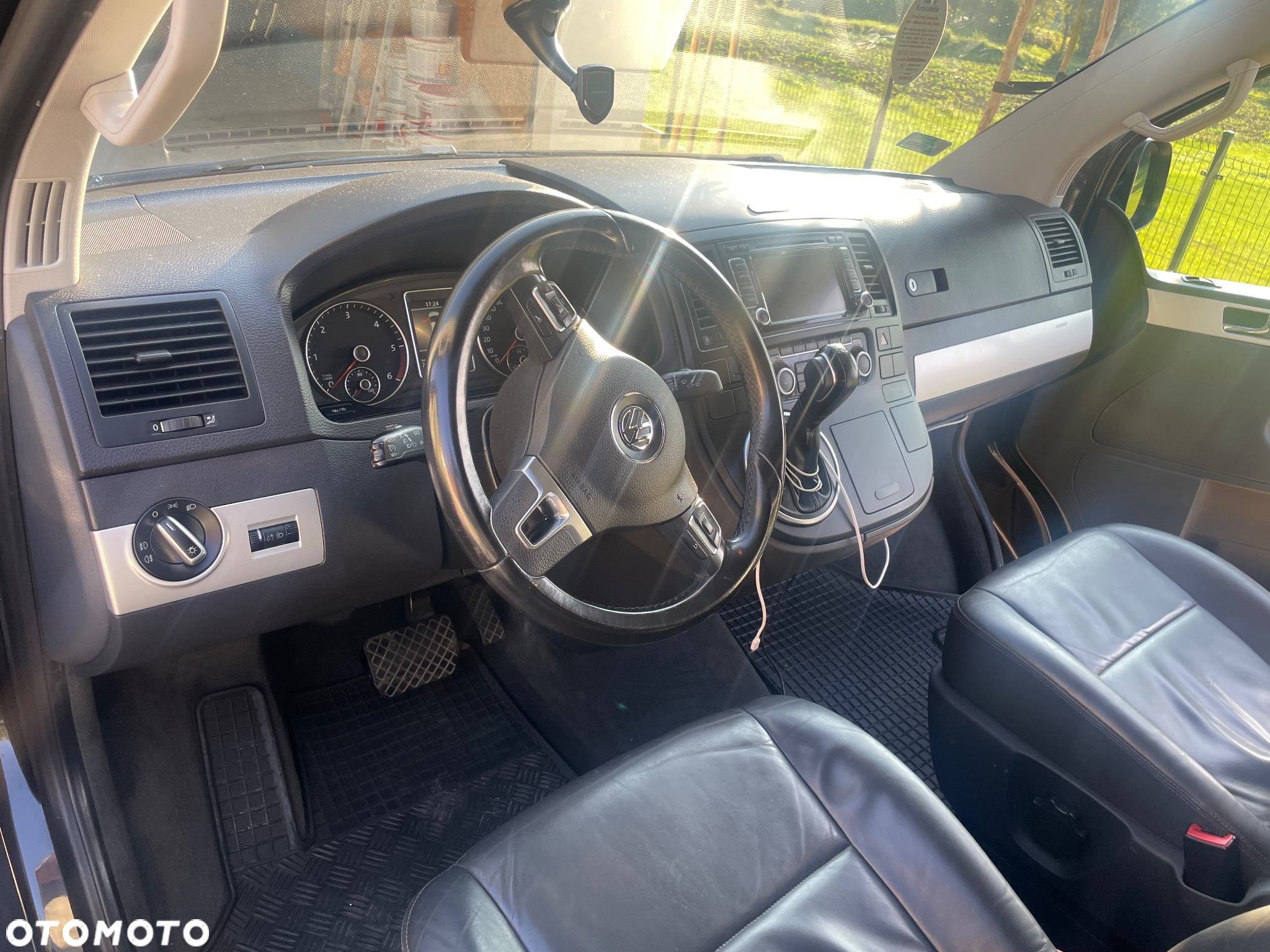 Volkswagen Multivan - 12