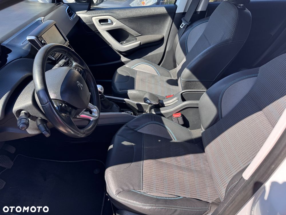 Peugeot 2008 1.2 Pure Tech Allure S&S - 6