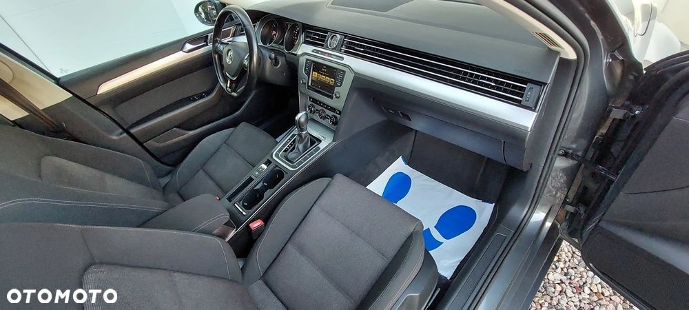 Volkswagen Passat 1.6 TDI SCR DSG Comfortline - 29