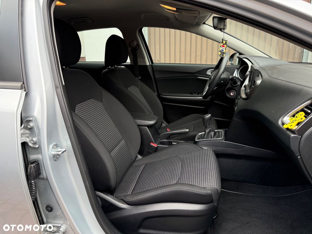 Kia Ceed - 10