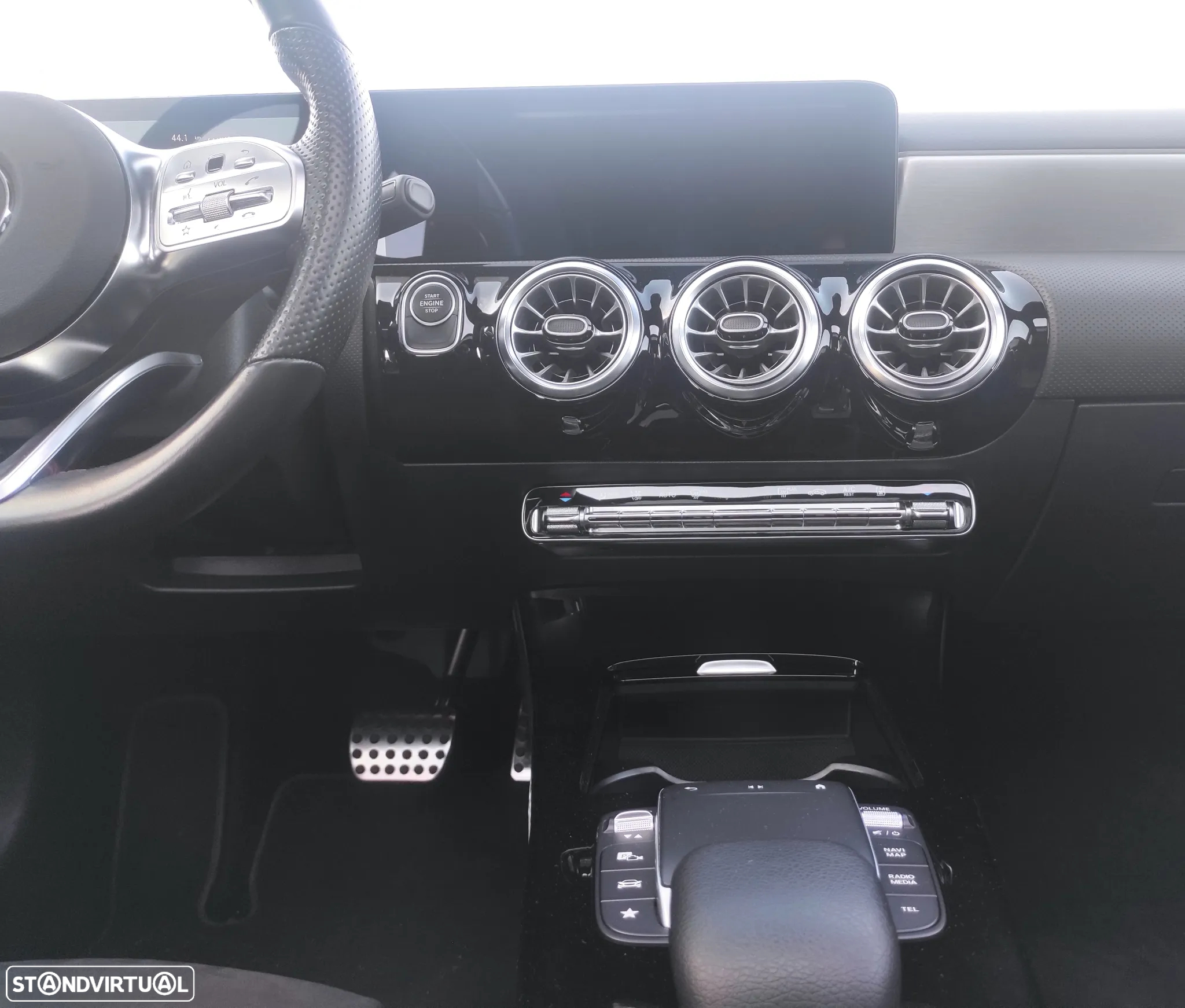 Mercedes-Benz A 250 e AMG Line - 28