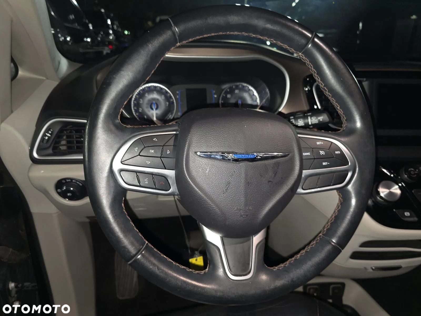 Chrysler Pacifica - 10