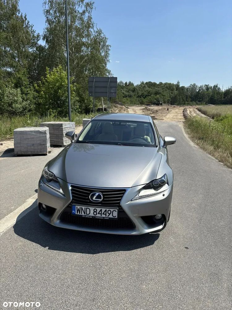 Lexus IS 300h Prestige - 2
