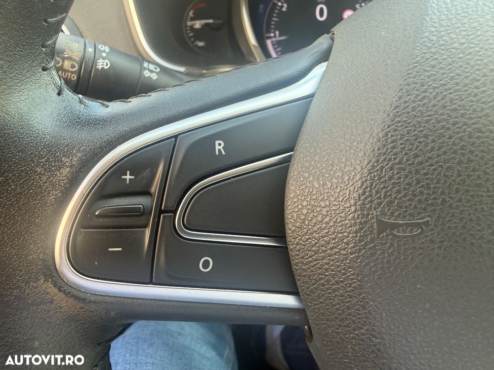 Renault Megane TCE GPF Life - 26