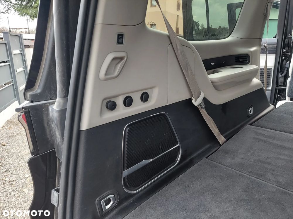 Jeep Wagoneer - 28