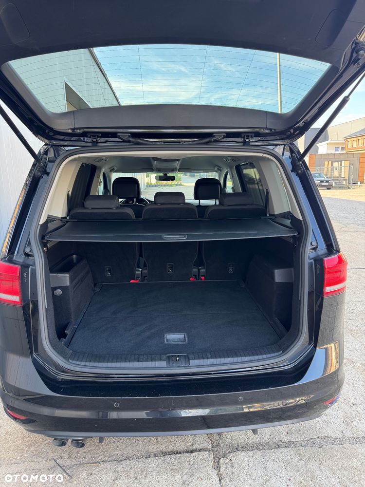 Volkswagen Touran - 13