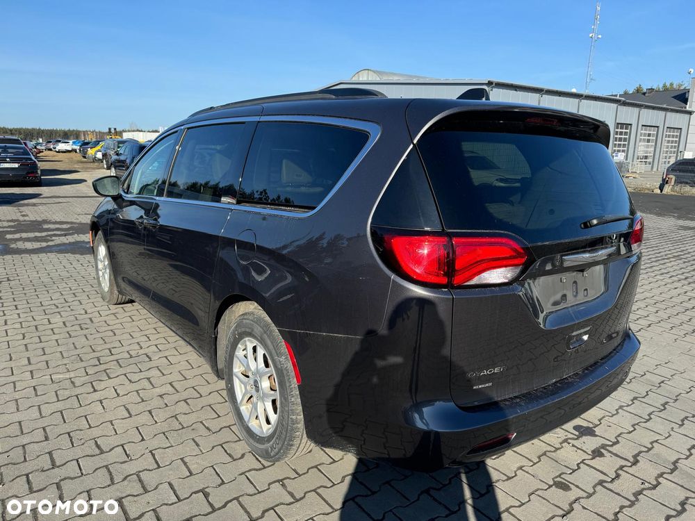 Chrysler Pacifica - 2