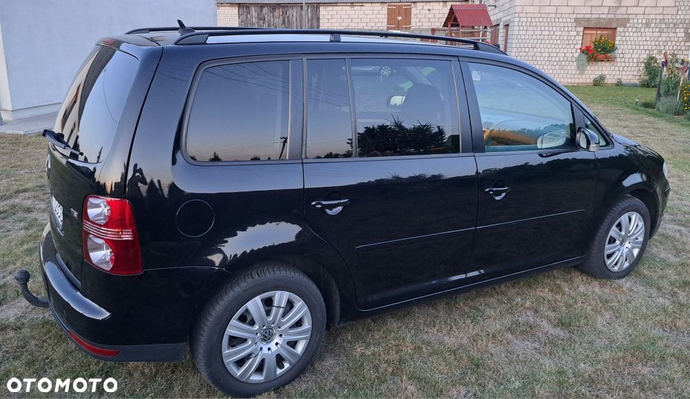 Volkswagen Touran - 4