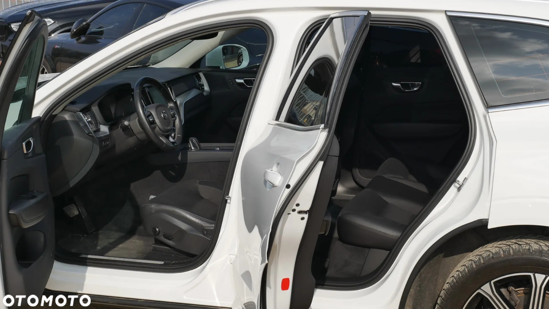 Volvo XC 60 T8 AWD Plug-In Hybrid Momentum Pro - 18