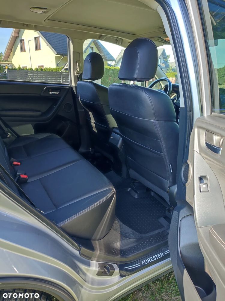 Subaru Forester 2.0XT Platinum Lineartronic - 12