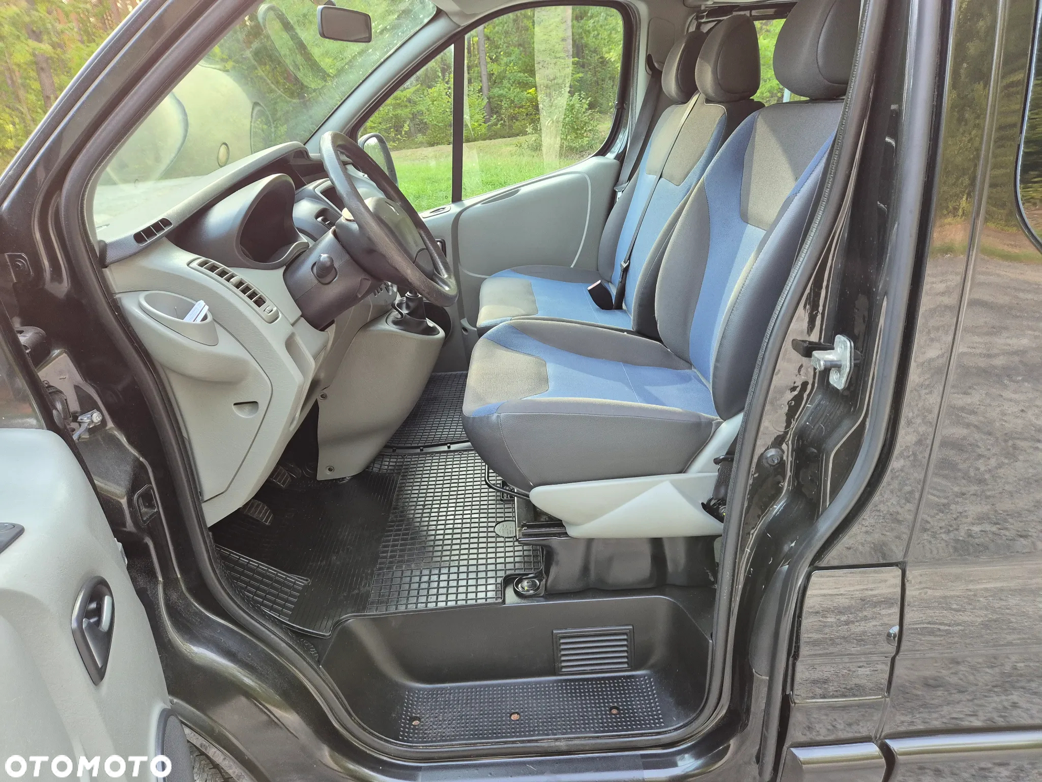 Renault Trafic 2.0 dCi 115 FAP Grand Passenger Black Edition - 19