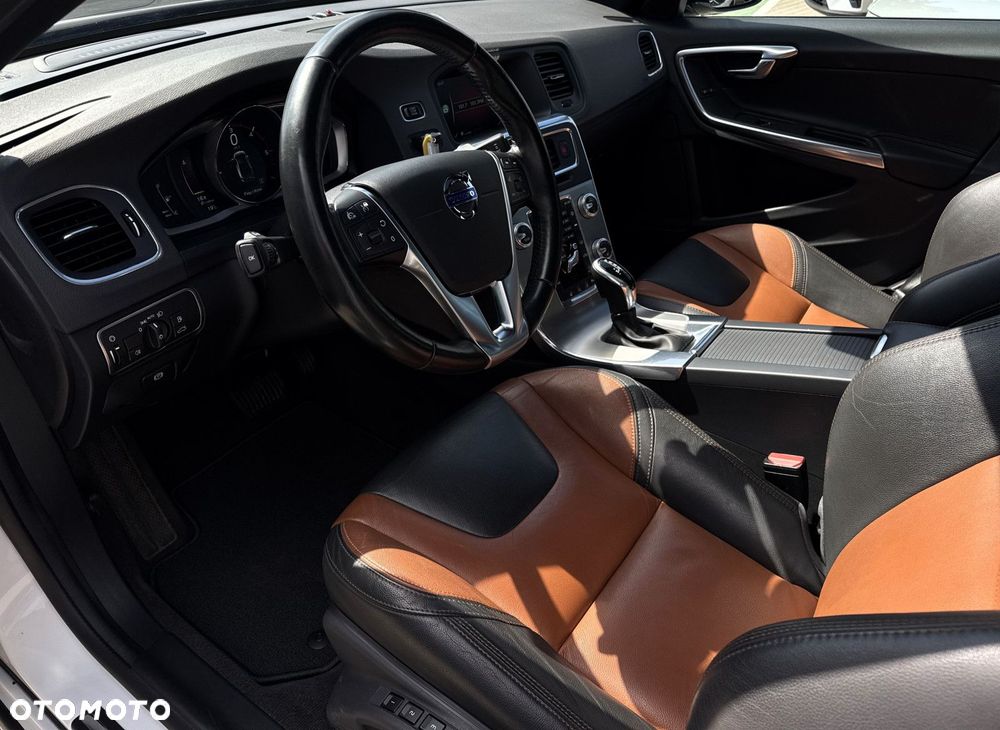 Volvo S60 Cross Country - 12