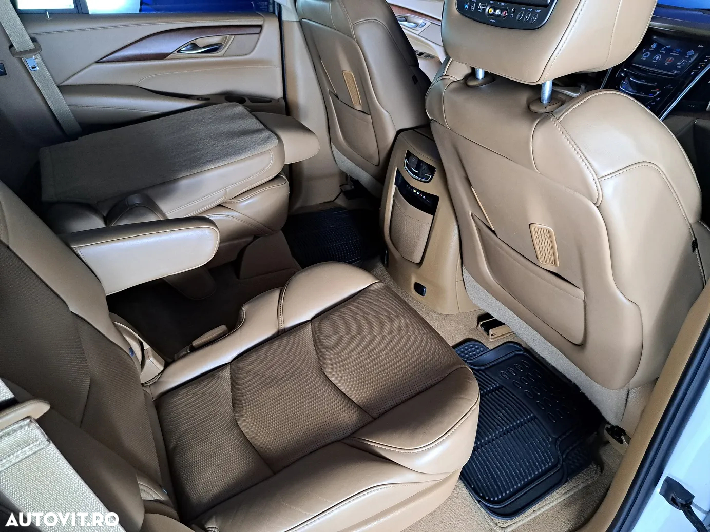 Cadillac Escalade - 26